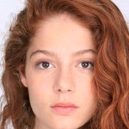 Jenna Thiam 飾演 Lika