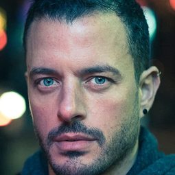 Jorge Leon Martinez 飾演 Londoner