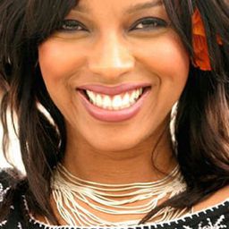 Caprice Crawford 飾演 Anne