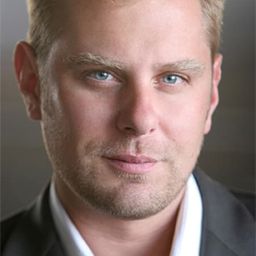 Jesse Hlubik 飾演 Tom