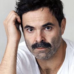 安德里亞斯·多勒 飾演 Vater