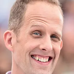 彼特·達克特 飾演 Additional Voices (voice)