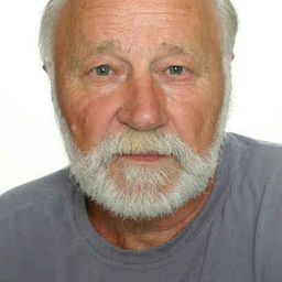 Hryhorii Bokovenko 飾演 grandfather