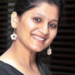 Jyoti Malshe 飾演 Vinayak's Mother