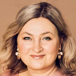 Ria Kataja 飾演 Pia