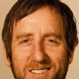 邁克·史麥​​利 飾演 Loner Swimmer