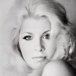 Claudia Islas 飾演 