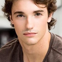 Steven Love 飾演 Ryan