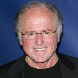 Warner Wolf - 洛奇4：天下無敵演員 飾演Commentator #2 in Las Vegas