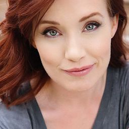 寶拉·羅德斯 飾演 Sirena Von Boo / Scarah Screams (voice)