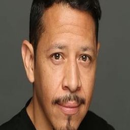 路易斯·哈斯佩 飾演 Camarero Latino