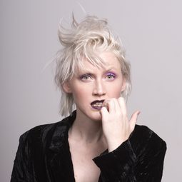 Sarah Jaffe 飾演 (voice)