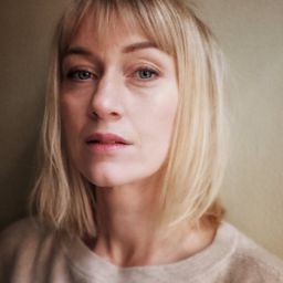 Maria Alm Norell - 裸命性醜聞演員 飾演Gunnel