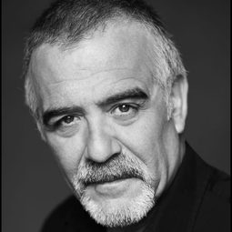 Miguel Ángel Jenner - 小勇士大冒險演員 飾演Lobo amarillo (voice)