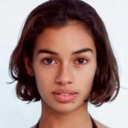 Nia Towle 飾演 Louisa Musgrove