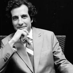 Aldo Lima 飾演 Coxo