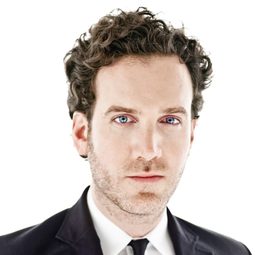 Michael Cuomo - 月亮之光演員 飾演Gaetano