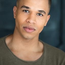 Ian Collins 飾演 John Wheeler