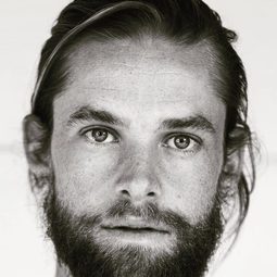 Chris Fisher - 荒野狂屠演員 飾演Billy Mason