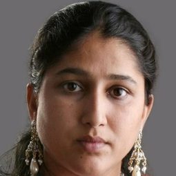 吉塔·艾瓜瓦·夏瑪 - Ek Chatur Naar演員 飾演Urmila