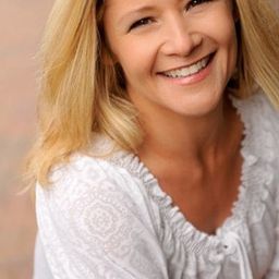 Jilanne Klaus 飾演 Kelly