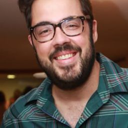 Fernando Ceylão 飾演 Otávio