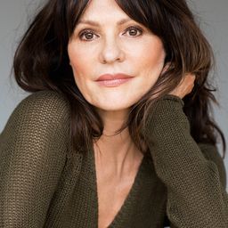 Nathalie Breuer 飾演 Brigitte