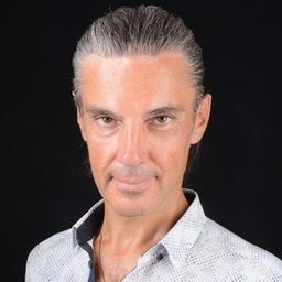 Kaan Yabas - Mortal World演員 飾演Avcı