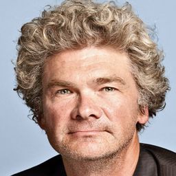 賽門·法納比 飾演 Manious the Bold