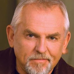 約翰·雷森伯格 飾演 Daniel Nilwater