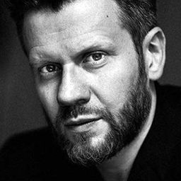 奧蘭多·辛克 飾演 Giulio Francese