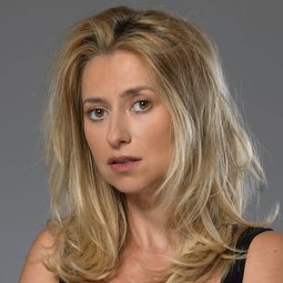 Maja Zećo 飾演 Police woman / nun / cleaning lady