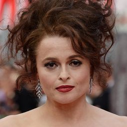 海倫娜寶咸卡達 飾演 Self - Narrator (voice)