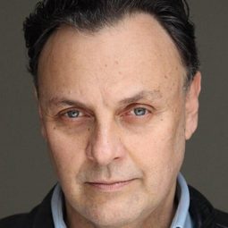 Nelson Baskerville 飾演 Heitor