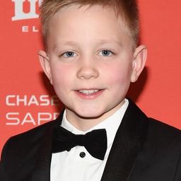 Patrik Nökkvi Pétursson 飾演 Eldar