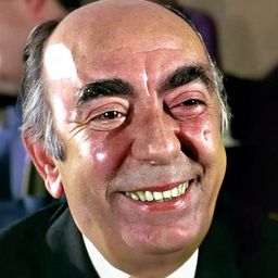 Dionysis Papagiannopoulos 飾演 Antonis