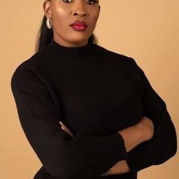 Tope Olowoniyan 飾演 Adesuwa Thompson