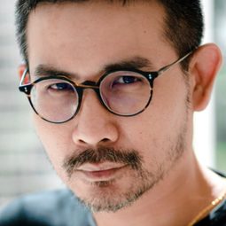 西提斯里·蒙哥西里 - 非人之吻導演