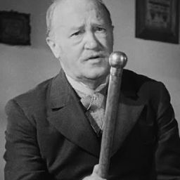 Lionel Pape 飾演 Monsieur Potin