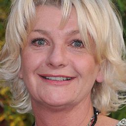 Saskia Vester 飾演 Rosa Echte