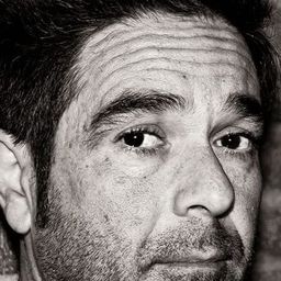 Kevin Pinassi - 狼母演員 飾演Benjamin Harper