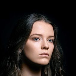 萊雅·歐普萊 - 行走的正義演員 飾演Anne