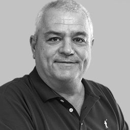 Joan Poquí - 博比·羅布森：超越總教頭演員 飾演Self