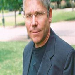 Jesús Fernández 飾演 Ujo