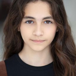 Emilia Faucher 飾演 Young Snow White