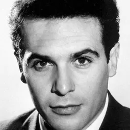 Francisco Rabal - 倫敦上空的鷹演員 飾演Martin