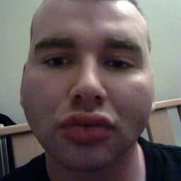 Marcus Byron Keating 飾演 Biggsy