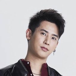 Korn Khunatipapisiri - 愛要來了演員 飾演Zee