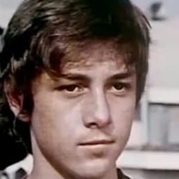 Josh Albee 飾演 David Guettner