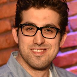 Aydın Doğu Demirkol 飾演 Zafer